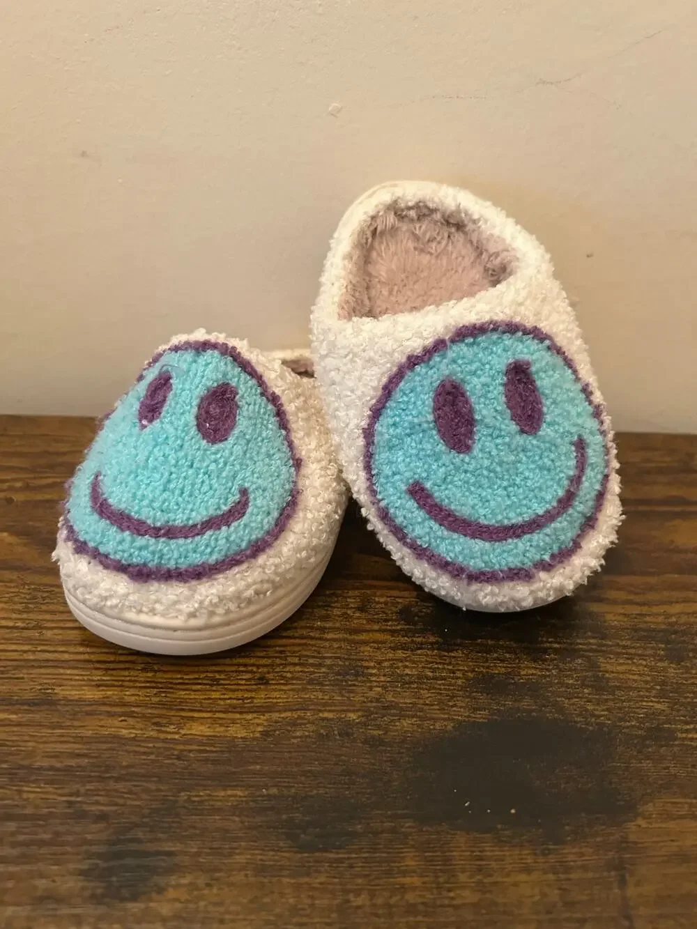Retro Fuzzy Smiley Face Slippers Cream Teal Turquoise Purple Kids Sz 9.5 Cozy